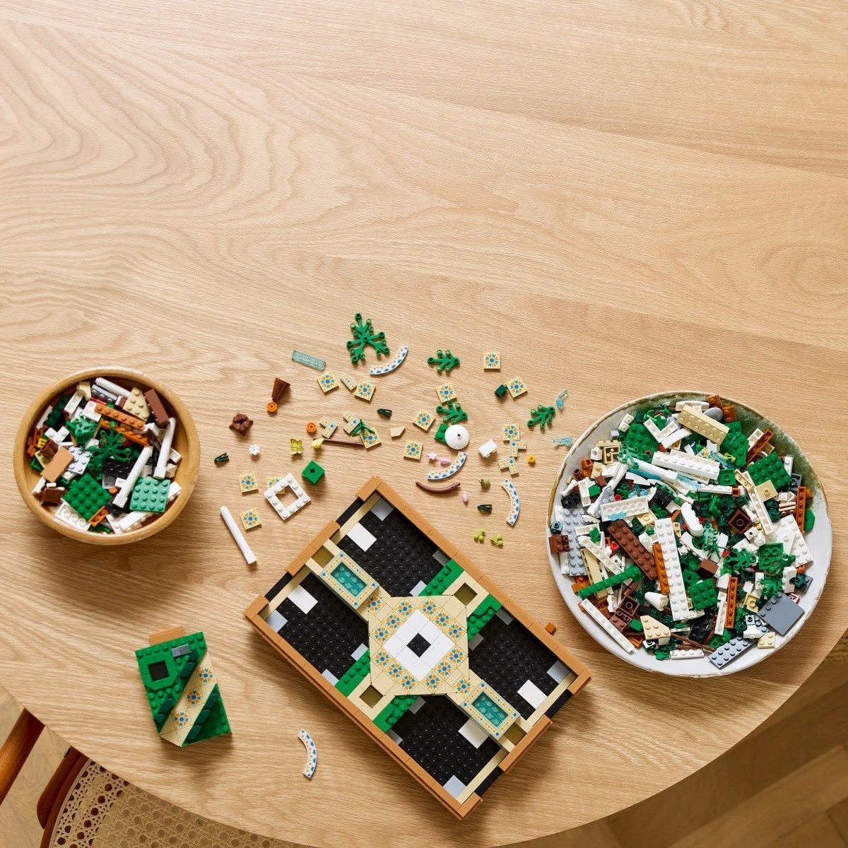 Set ndërtimi LEGO Icons 10359 Garden Fountain, 1302 pjesë, plastikë