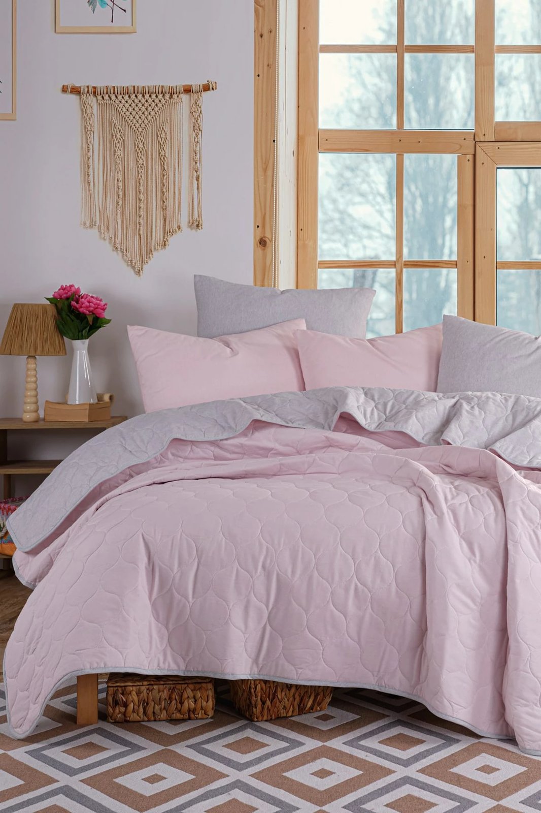 Përparëse krevati e madhe, e qepur, ngjyrë pluhur dhe gri