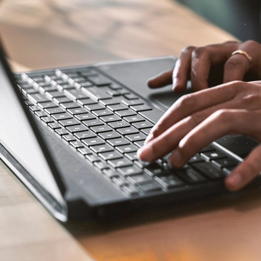 Laptop HP Victus 15-fa1082wm, Intel Core i5-13420H, 16 GB RAM, 512 GB SSD, NVIDIA RTX 4050, 15.6", e zezë