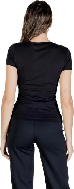 Maicë Guess donna femra e zezë
