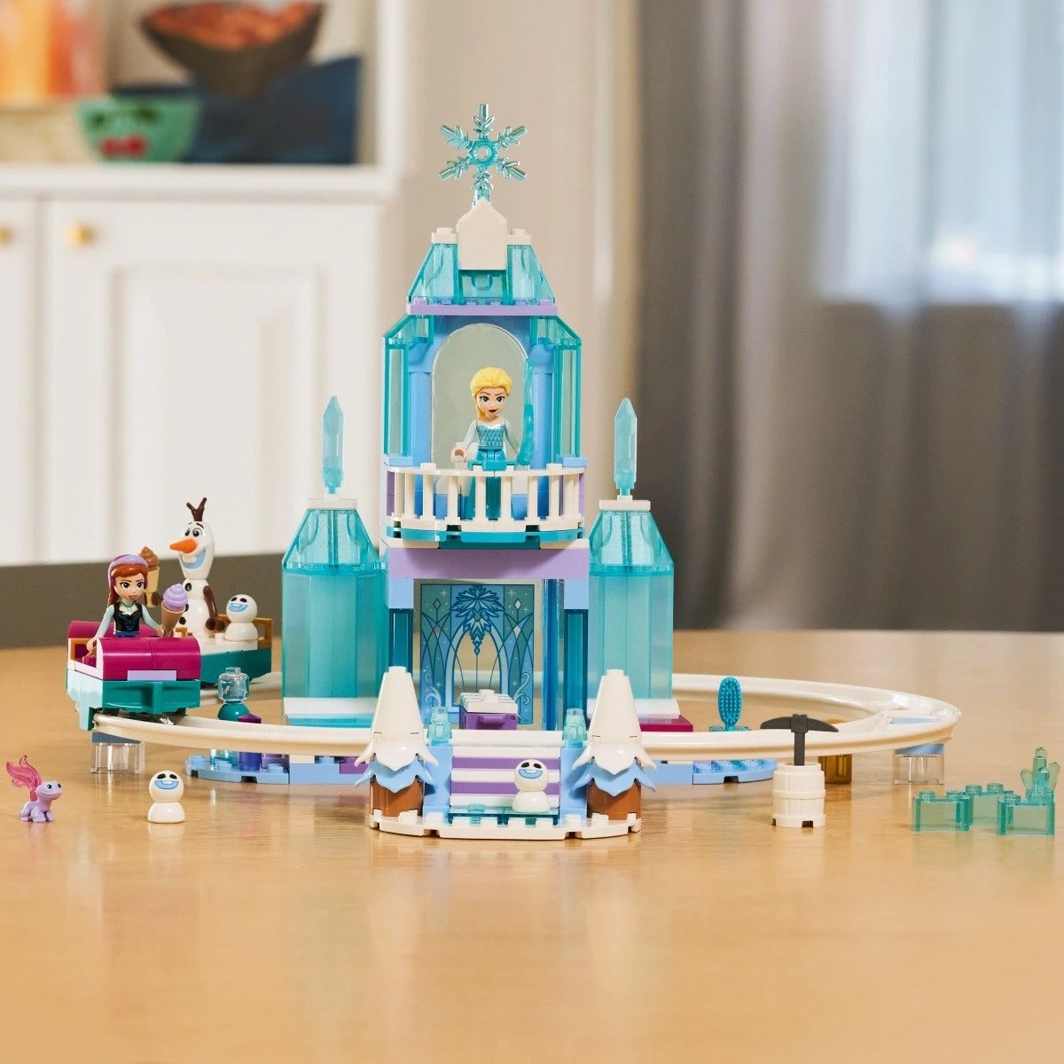 Set LEGO Disney Frozen 43281 Elsa Ice Castle & Snowy Ride, 216 pjesë, mosha 4+