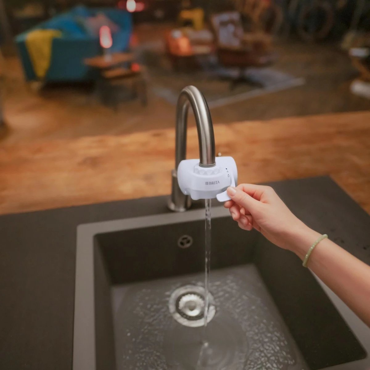 Fishek zëvendësues Brita ON TAP V për filtrin e ujit, i bardhë