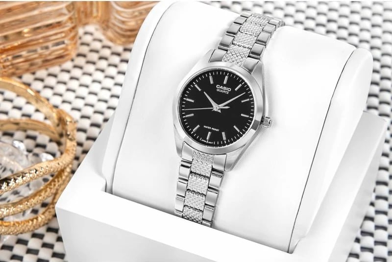 Orë dore për femra Casio, argjend