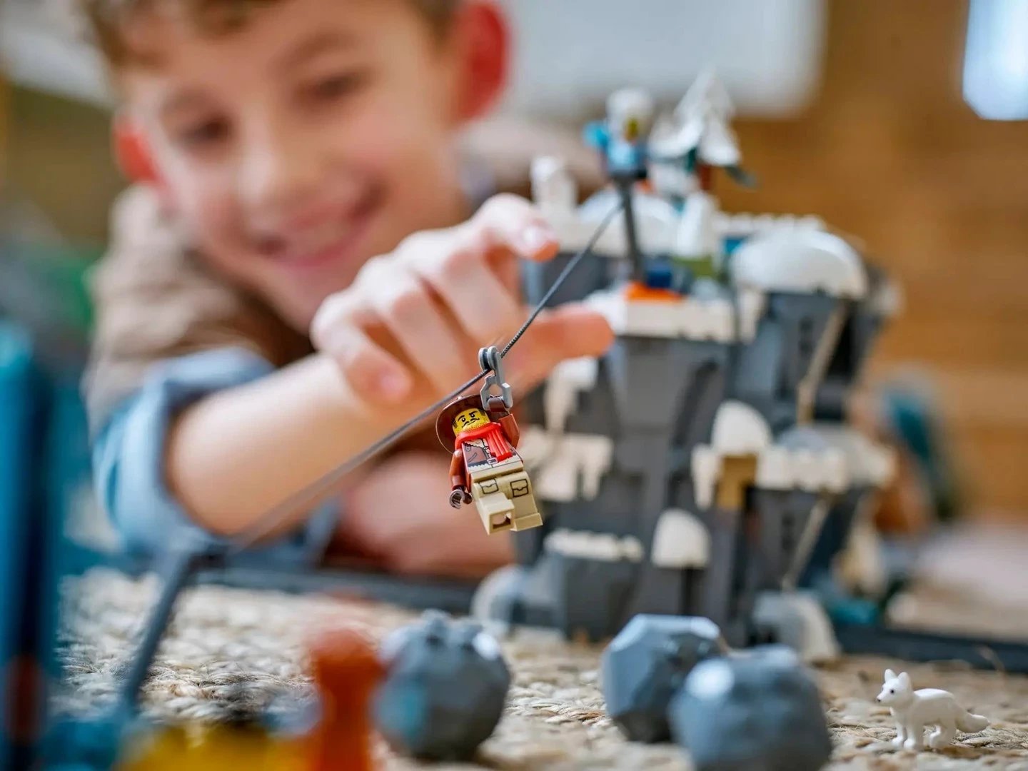 Set lodrash LEGO CITY Explorers Arktik Polar Express Train 60470, 1517 pjesë, me 6 minifigura
