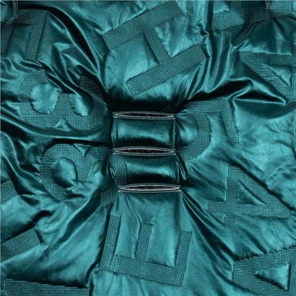 Thes dimri për karrocë NEW BABY, kapuç me gëzof i heqshëm, hapje me zinxhir rrethues, vrima për rrip 5‑pikësh, material semokë brenda, 98x48 cm, jeshile