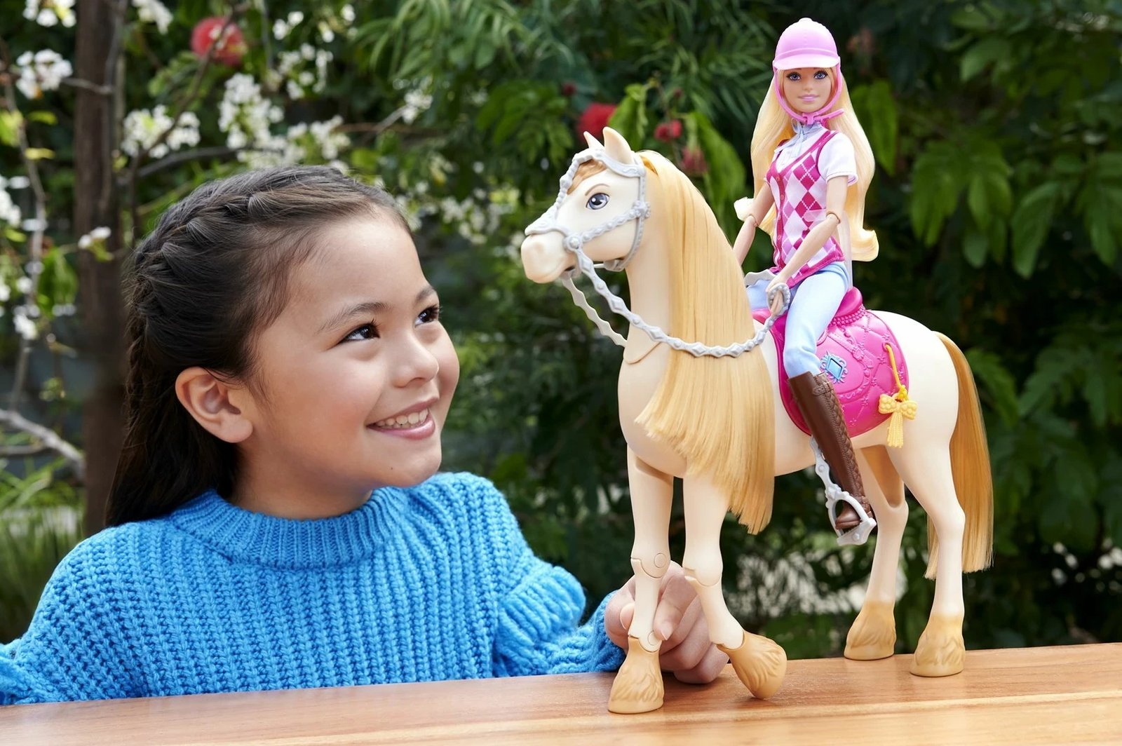 Kukull Barbie MATTEL Mysteries The Great Horse Chase Malibu me rroba kalërimi, shumëngjyrëshe