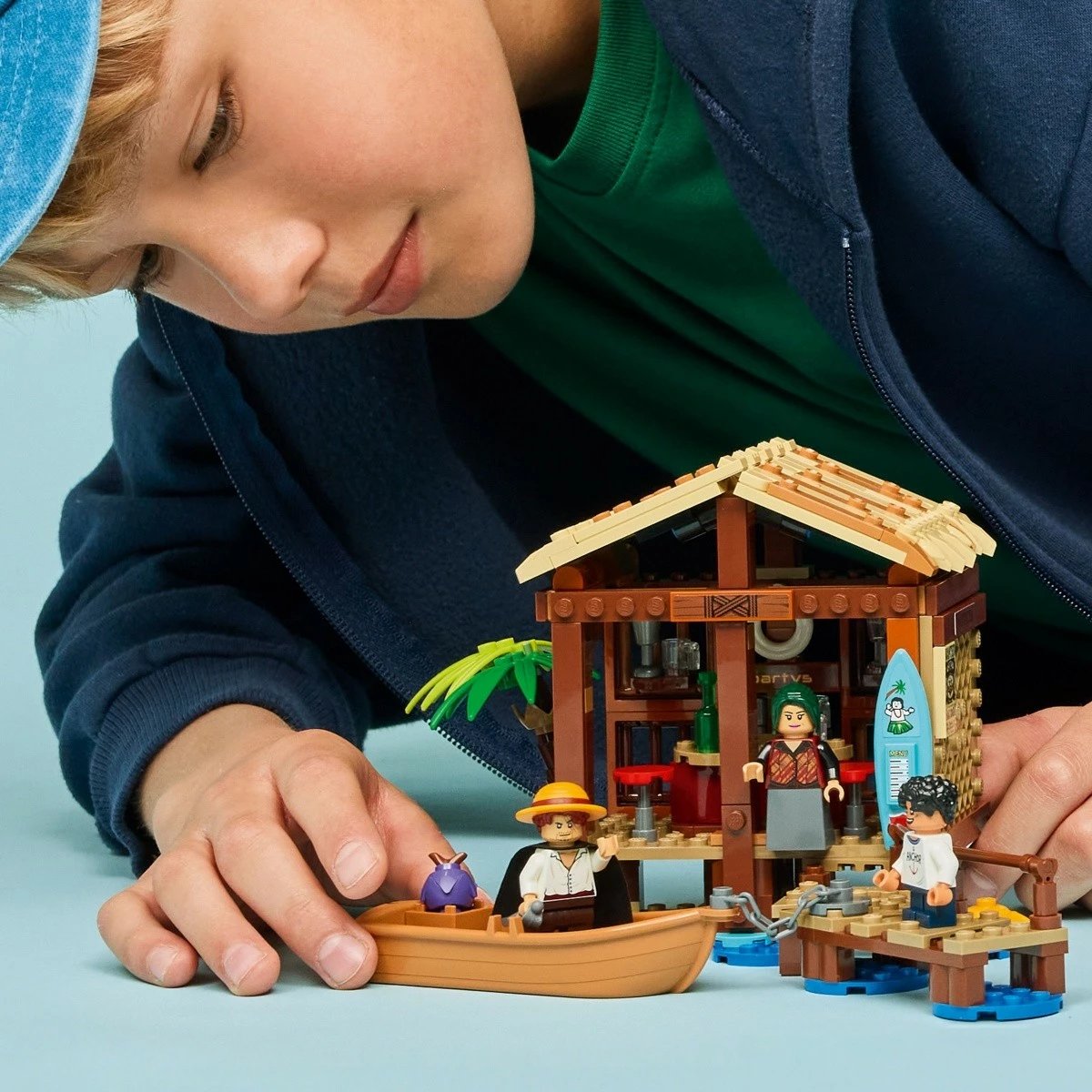 Set LEGO One Piece Fusha Village Hut 75636, 299 pjesë, me minifigura Luffy, Shanks, Makino