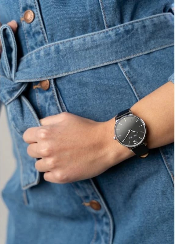 Orë dore femra Paul Lorens, e zezë