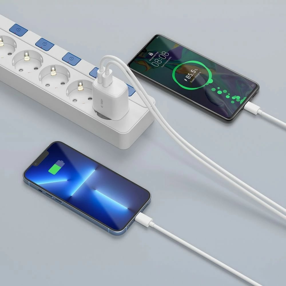 Karikues muri Tech-Protect C20W me USB-C PD 20W / USB-A QC 3.0 dhe kabllo USB-C në Lightning, Bardhë
