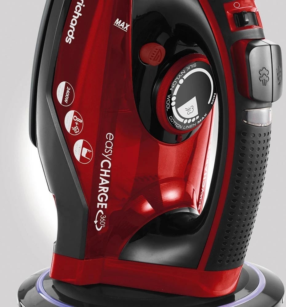 Hekur për hekurosje Morphy Richards, 2400W, i kuq 