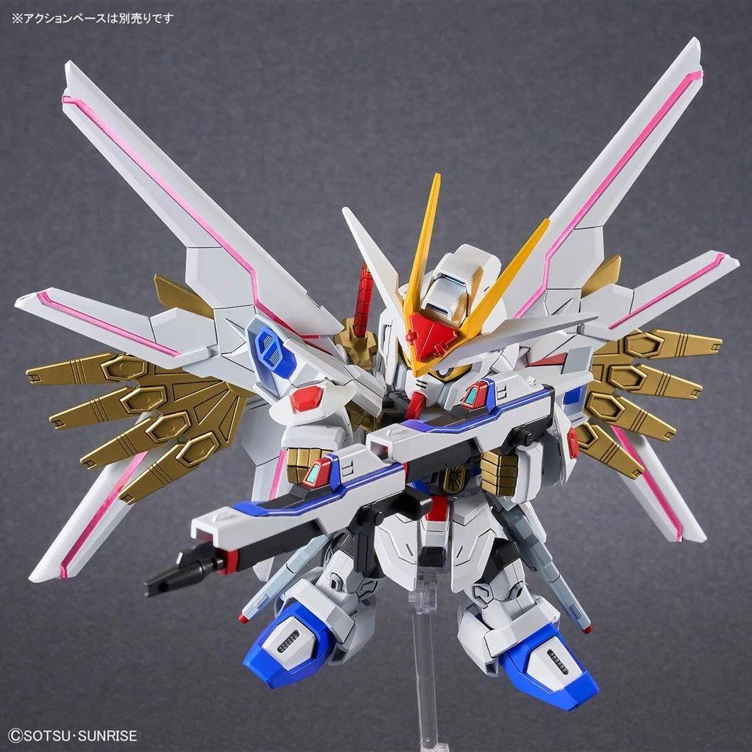 Model lodër Bandai SDCS Mighty Strike Freedom Gundam, për koleksionistë