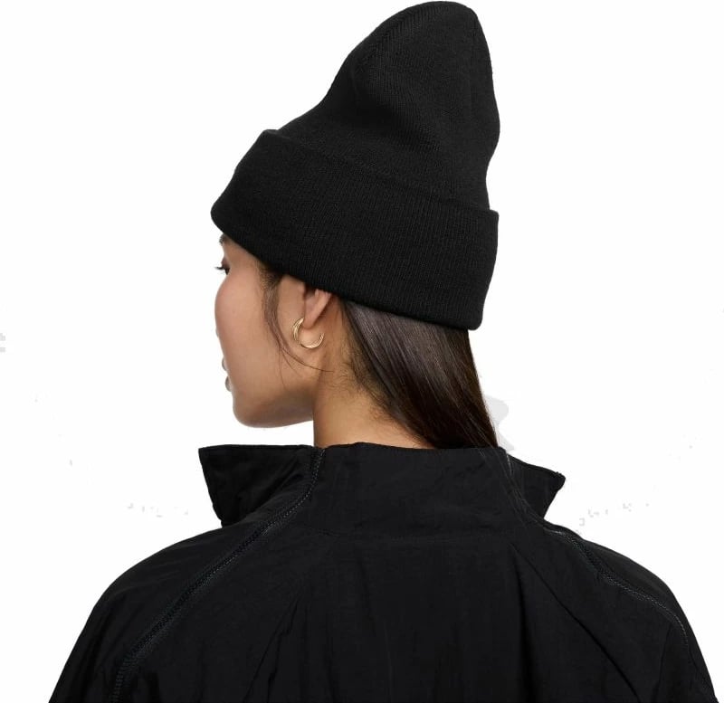 Kapelë Nike, e zezë