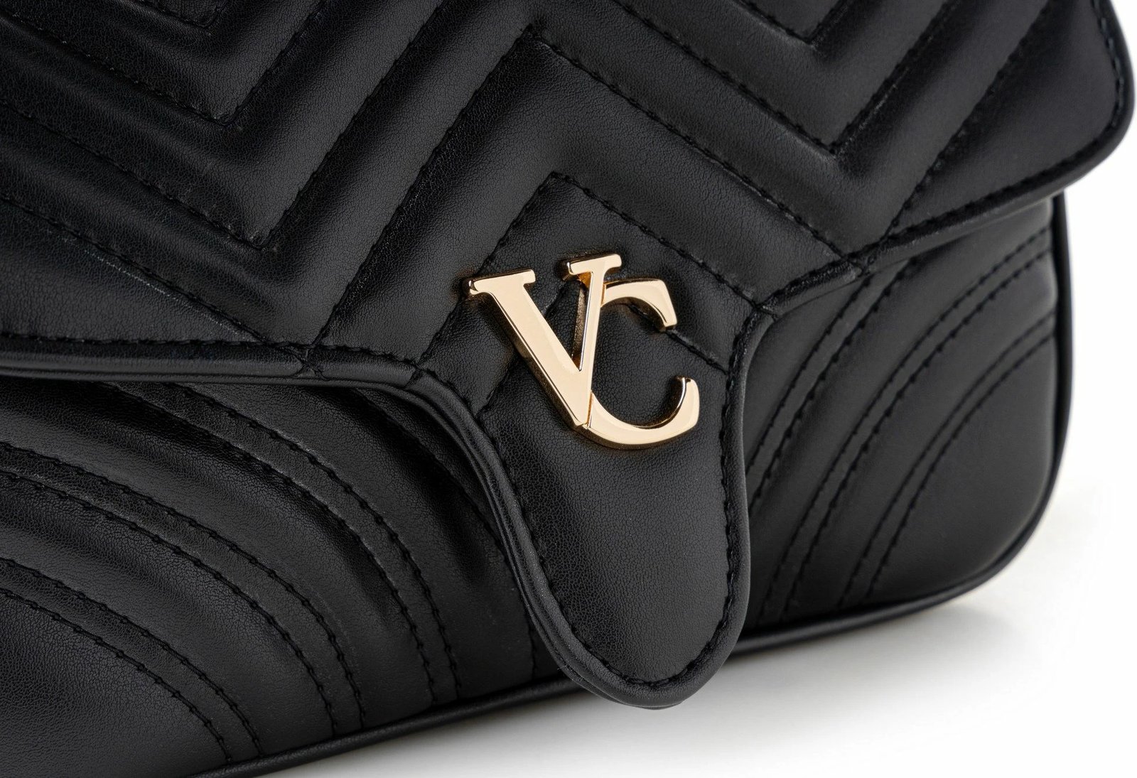 Çantë krahu e zezë, Vince Camuto, Lucca