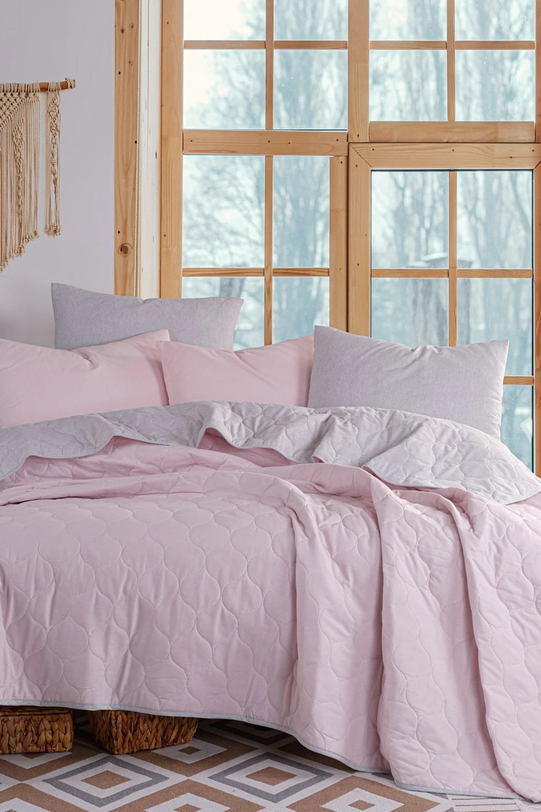 Përparëse krevati e madhe, e qepur, ngjyrë pluhur dhe gri