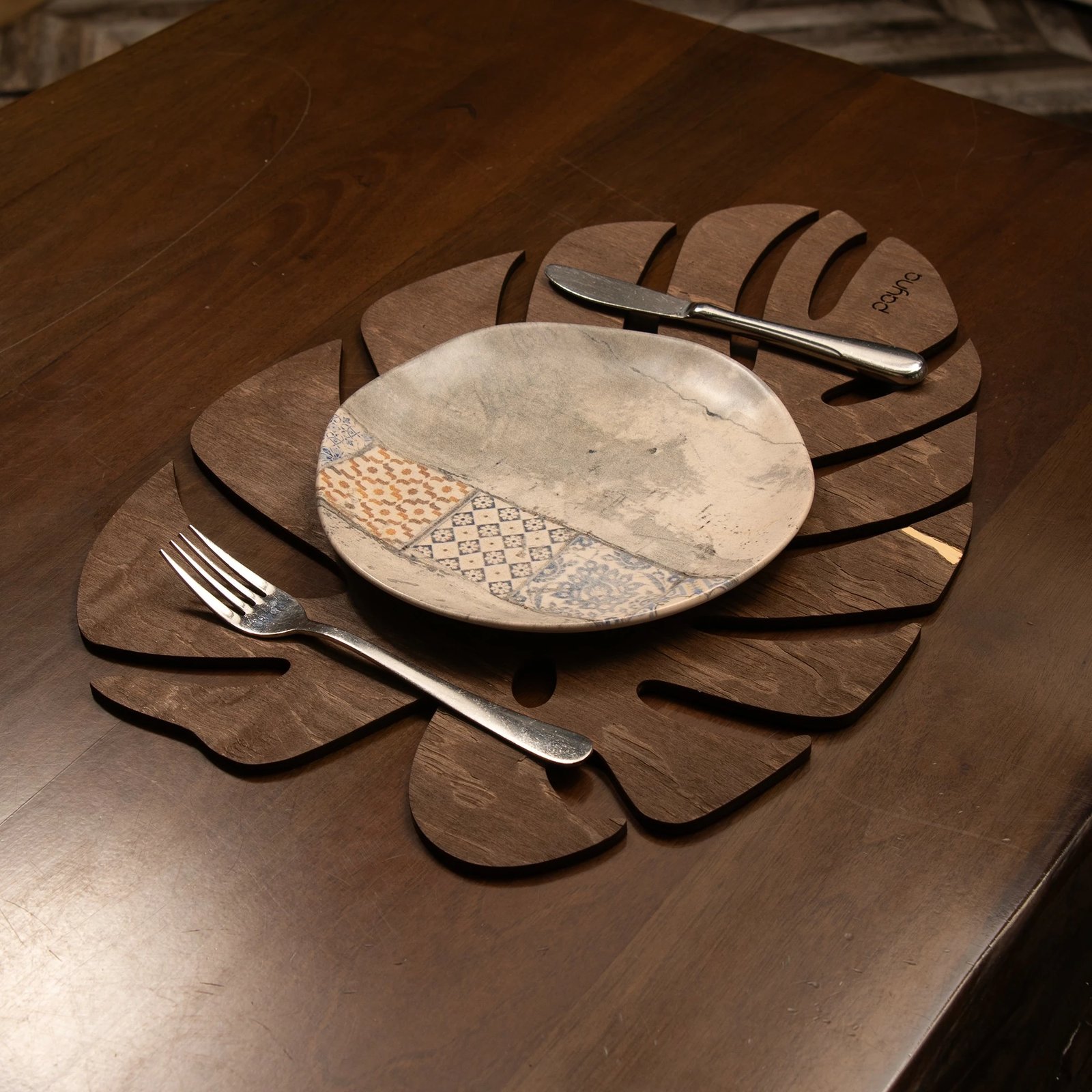 Set nënshtruesish tavoline prej druri, Hermia, Monstera, ngjyrë wenge, 6 copë