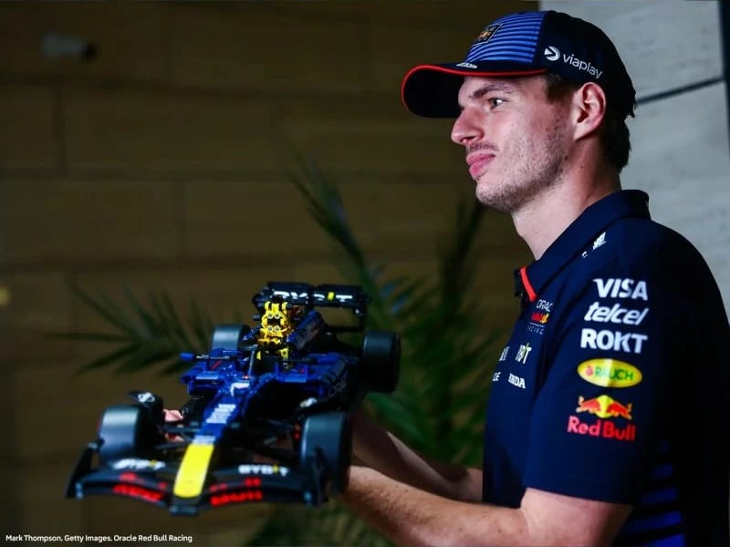 Set LEGO Technic Oracle Red Bull Racing RB20 F1, kuq