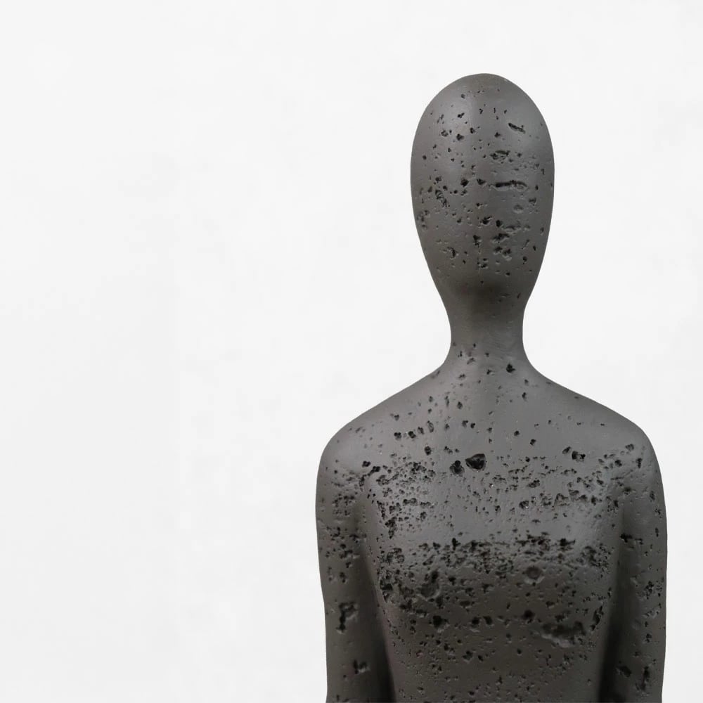 Trup dekorativ MORPH I, rrëshirë, ngjyrë kafe e errët, 13x7.5x17.5cm