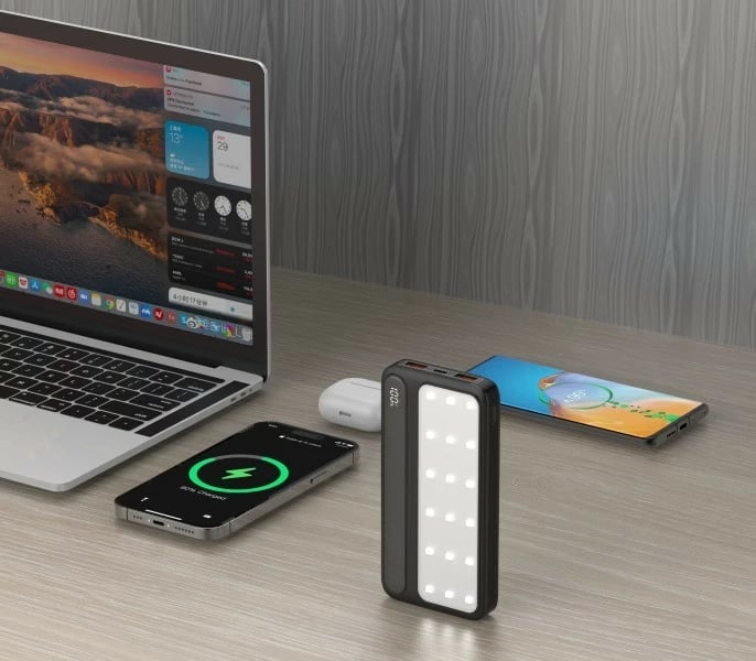 Powerbank Rebeltec P10 LCDPD 10,000mAh me llampë LED, 22.5W, e zezë