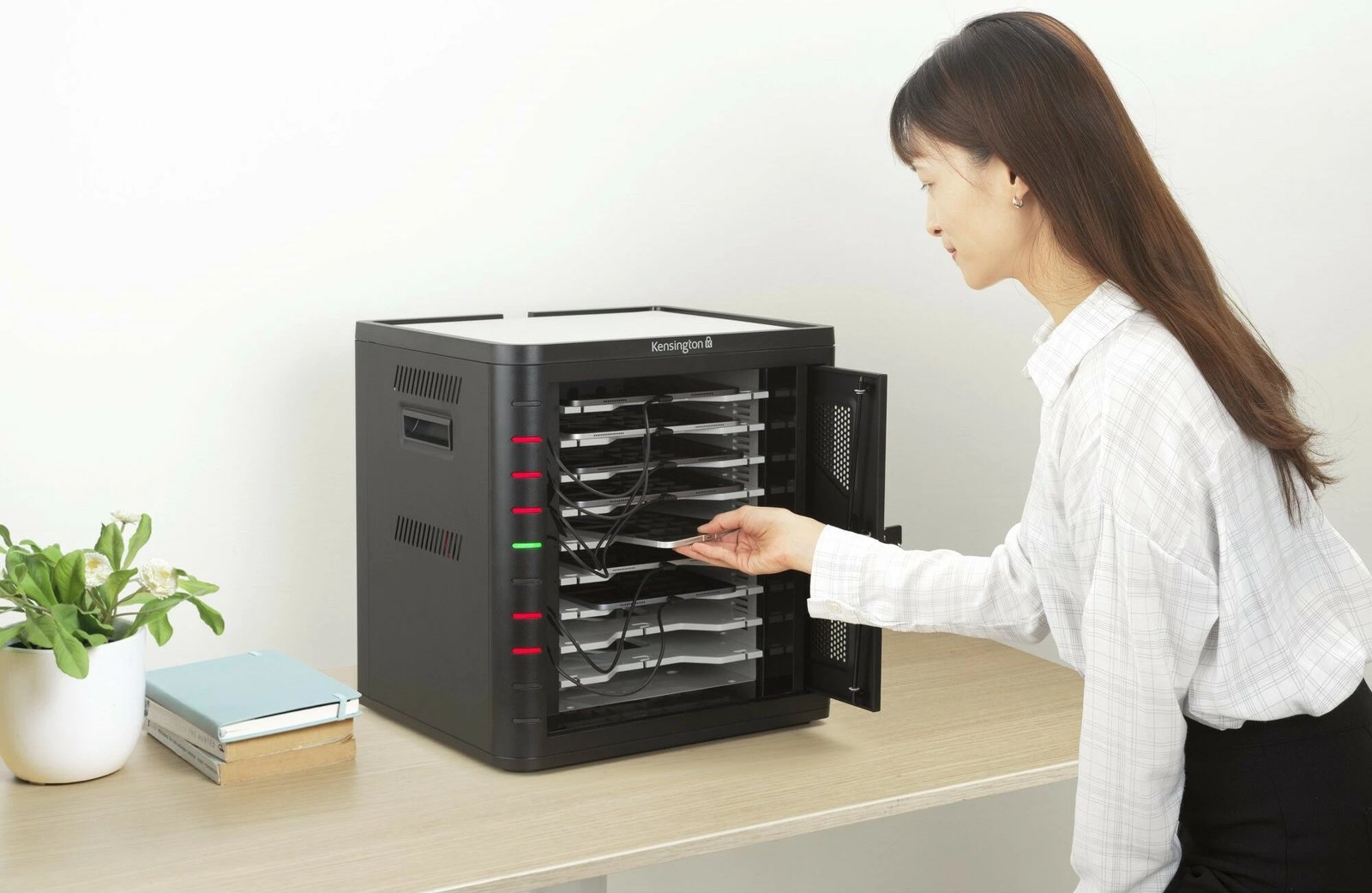 Kabinet karikues Kensington Charging Cabinet USB-C, i zi