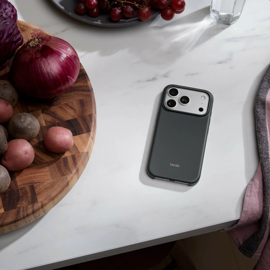 Mbështjellës Apple Beats MGKC4LL/A për iPhone 17 Pro, MagSafe, Sapphire Gray