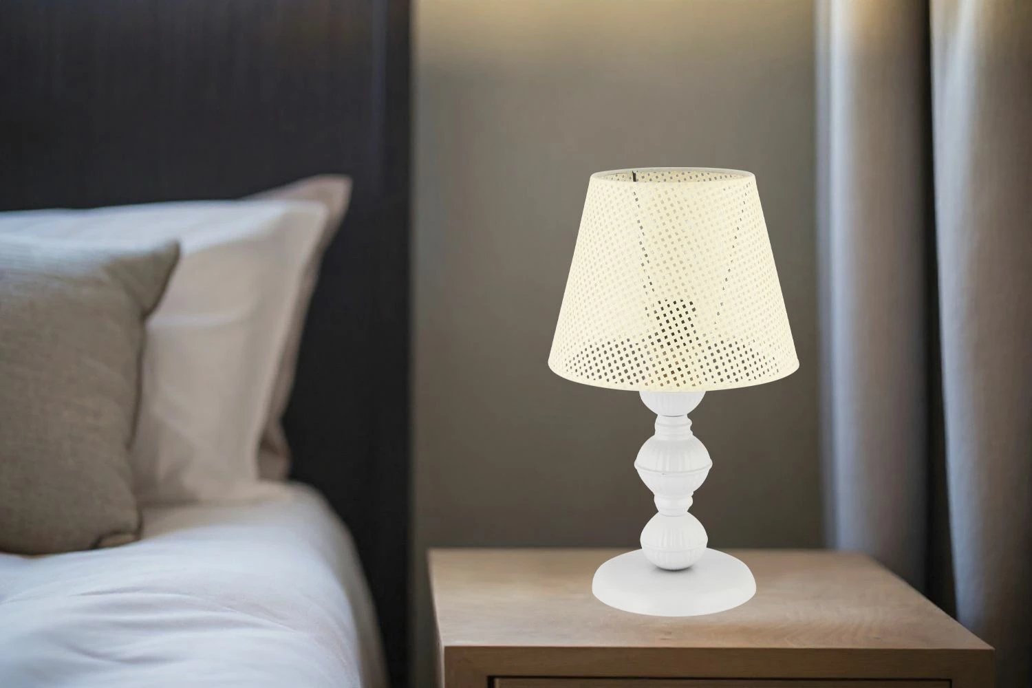 Llambë tavoline Opviq, 301 Hazeran, krem dhe e bardhë