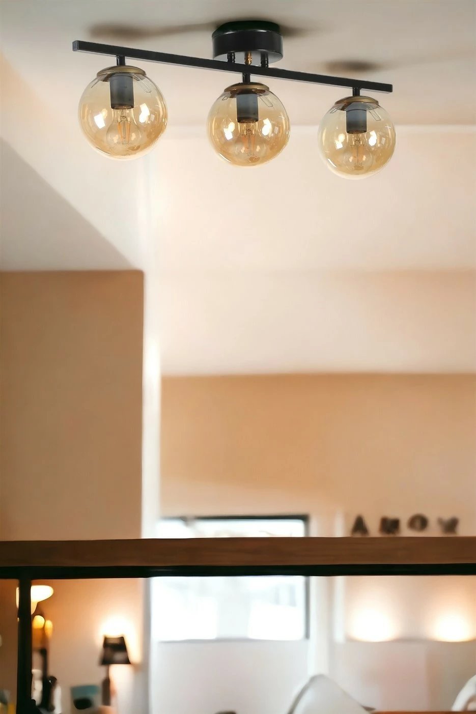 Llambë varëse Opviq, Yeni Can 3-sh, trup i zi, gotë ngjyrë balte