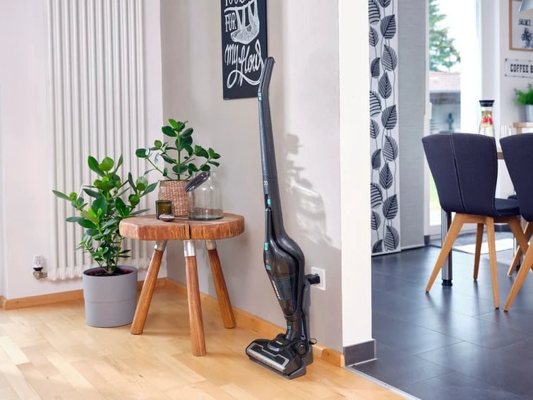 Fshesë me bateri Leifheit Rotaro PowerVac 2in1, 20V, pa qese, e zezë/blu Fshesë me bateri Leifheit Rotaro PowerVac 2in1, 20V, pa qese, e zezë/blu