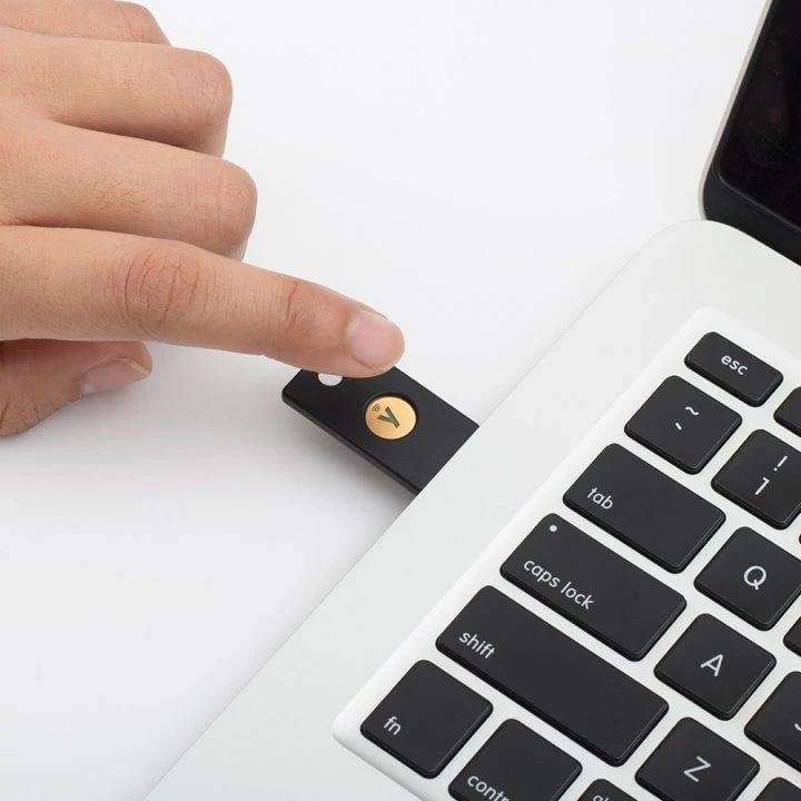 Çelës sigurie Yubico YubiKey 5 NFC, ngjyrë e zezë