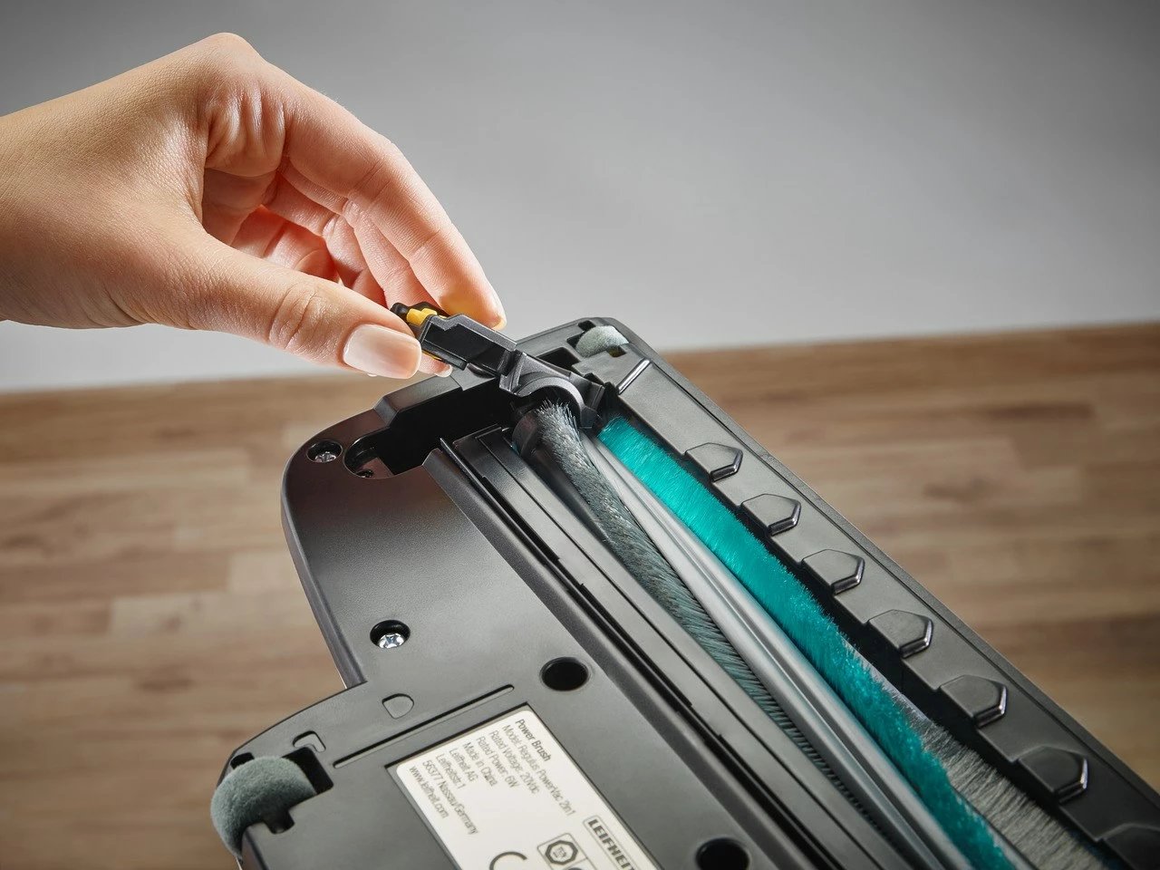 Fshesë elektrike pa kabllo Leifheit PowerVac 2in1, 20V, pa qese, bardhë/kaltër Fshesë elektrike pa kabllo Leifheit PowerVac 2in1, 20V, pa qese, bardhë/kaltër