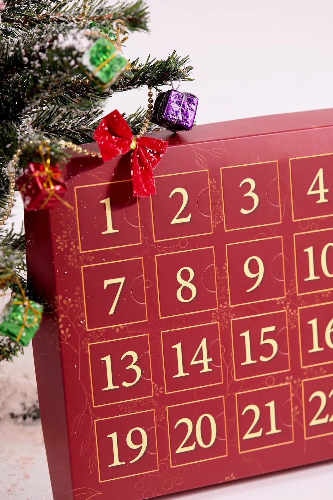 Kalendar advenit Elika Silver, përzierje bizhuterish, ngjyrë argjendi dhe ari
