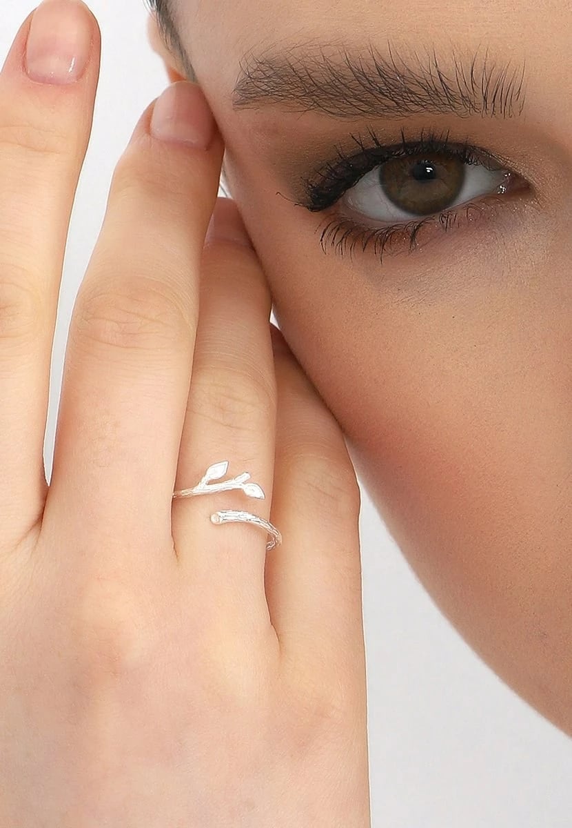 Unazë argjendi, Jumeon, AOYZ2012