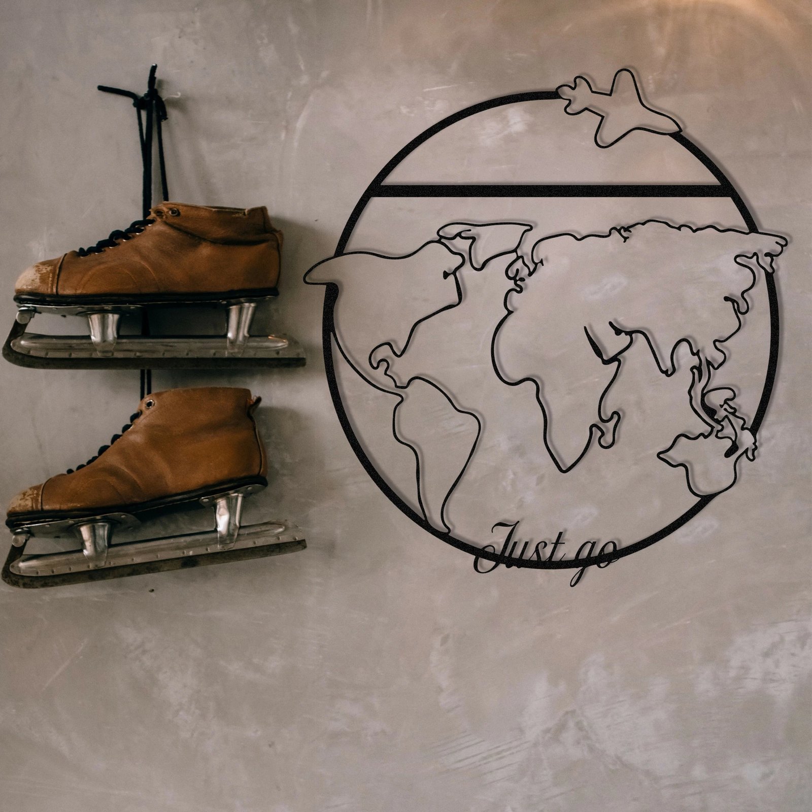 Aksesor dekorativ metalik për mur, Wallity, Just go, ngjyrë e zezë, 49x52cm