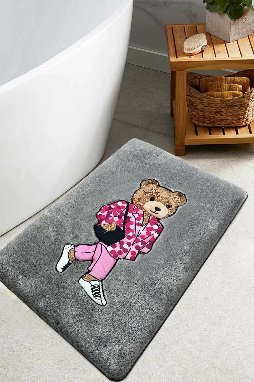 Tapet për banjo Mijolnir, Boss Bear, ngjyrë fume, 60x100cm Tapet për banjo Mijolnir, Boss Bear, ngjyrë fume, 60x100cm