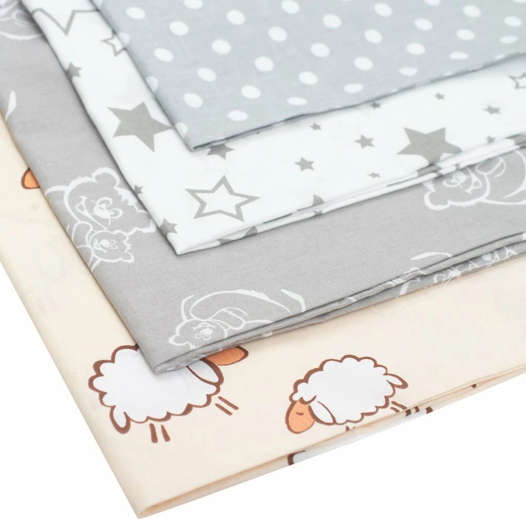 Mbulesë jastëku gjidhënie në formë C, New Baby, Stars, 100% pambuk, me zinxhir të fshehur, e bardhë me yje gri