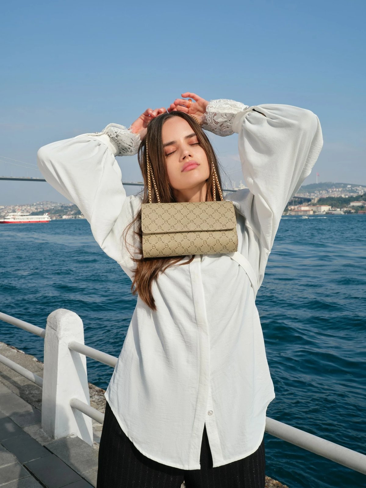 Çantë crossbody Lucky Bees, krem, 1283 v2