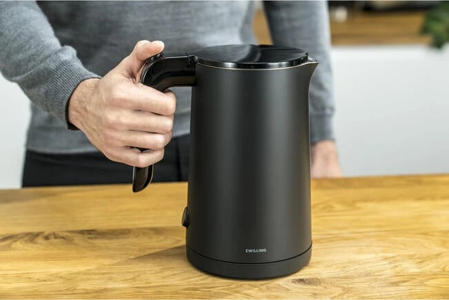 Vluese uji Zwilling Enfinigy, 1 L, e zezë