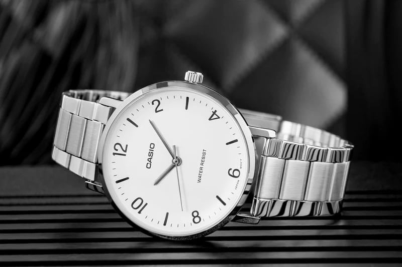 Orë dore për meshkuj CASIO, argjendtë