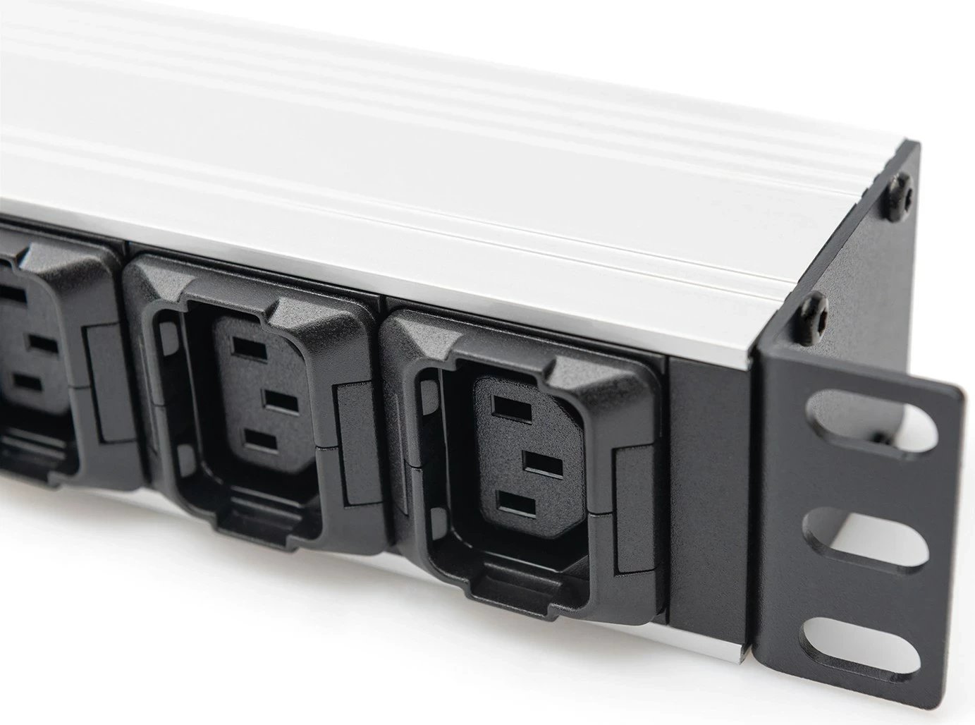 Kasë prizash DIGITUS 10 dalje, 2m kabllo, profil alumini, 1U, C20 Kasë prizash DIGITUS 10 dalje, 2m kabllo, profil alumini, 1U, C20