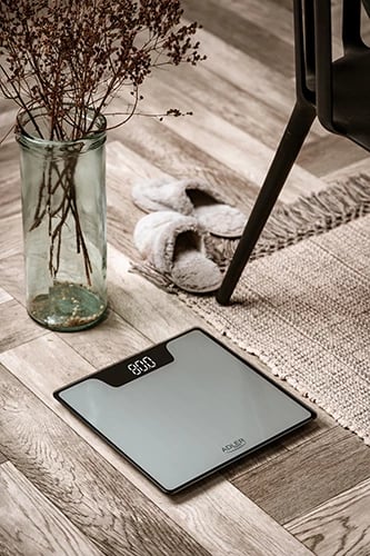 Peshore banjoje, Adler AD 8174, kapacitet 180 kg, ekran LED, xham i temperuar 6 mm, 30x30 cm, argjendtë