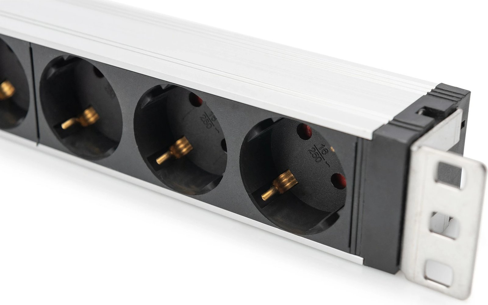 PDU alumini Digitus 1U, 6 dalje, 16A, 230V, mbrojtje nga mbingarkesa