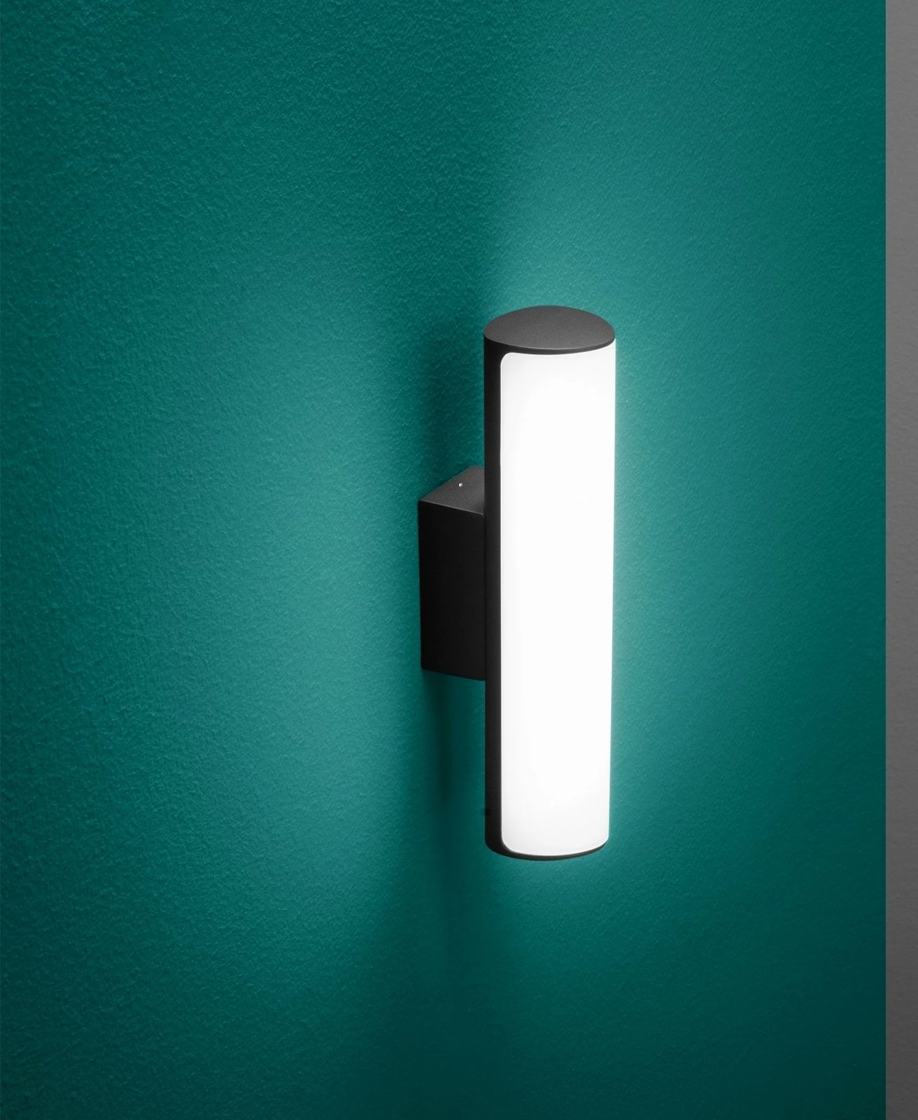 Drita muri Etere ap 3000k