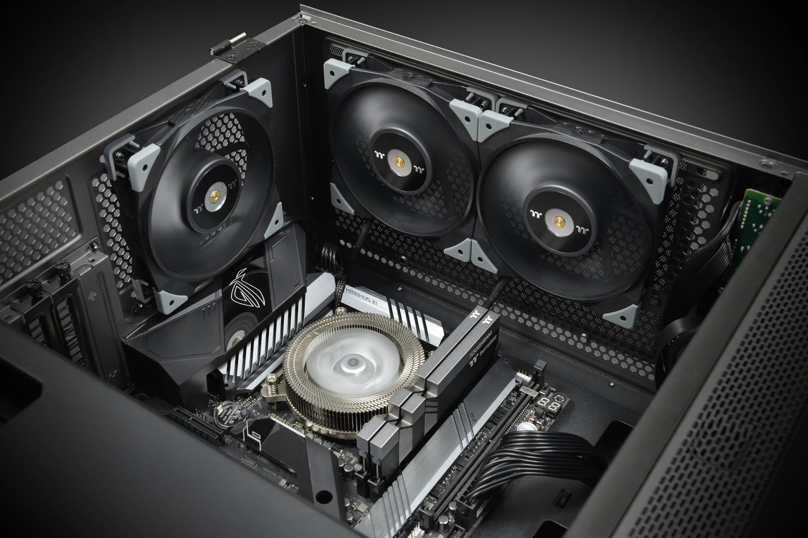 Ventilator kompjuteri Thermaltake TOUGHFAN 12, 2 copë, 12 cm, PWM, i zi
