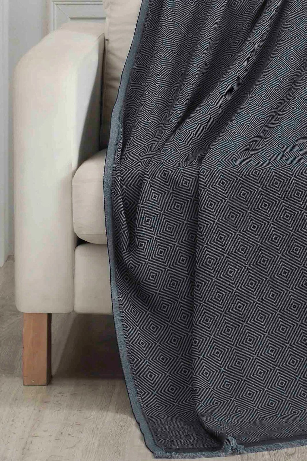 Mbulesë divani L'essentiel Elite, e zezë