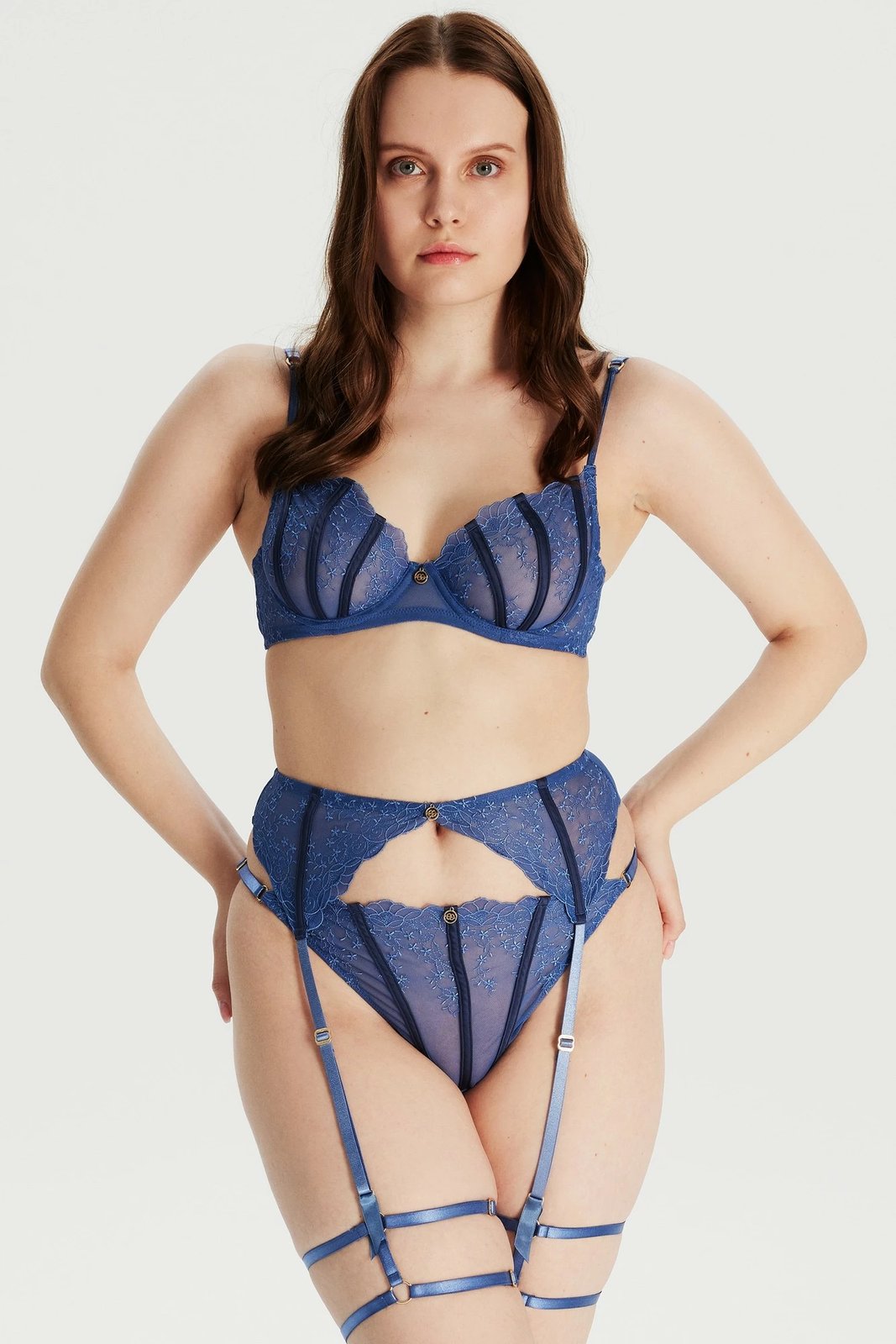 Sytjena Jumeon, i qëndisur, ngjyrë kaltër