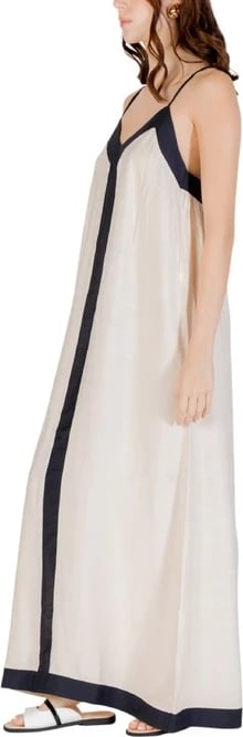Fustan Vero Moda femra bezhë