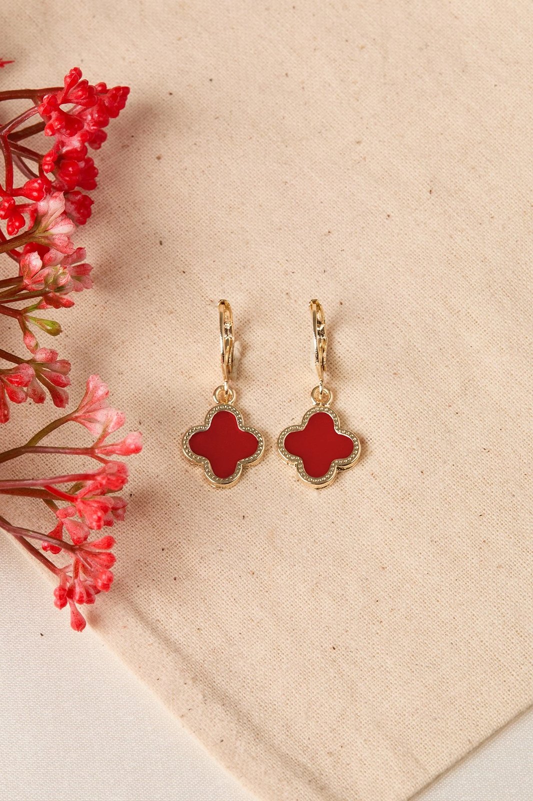 Vathë metalik, ngjyrë ari, dizajn me katërfletësh të kuq, CY9857