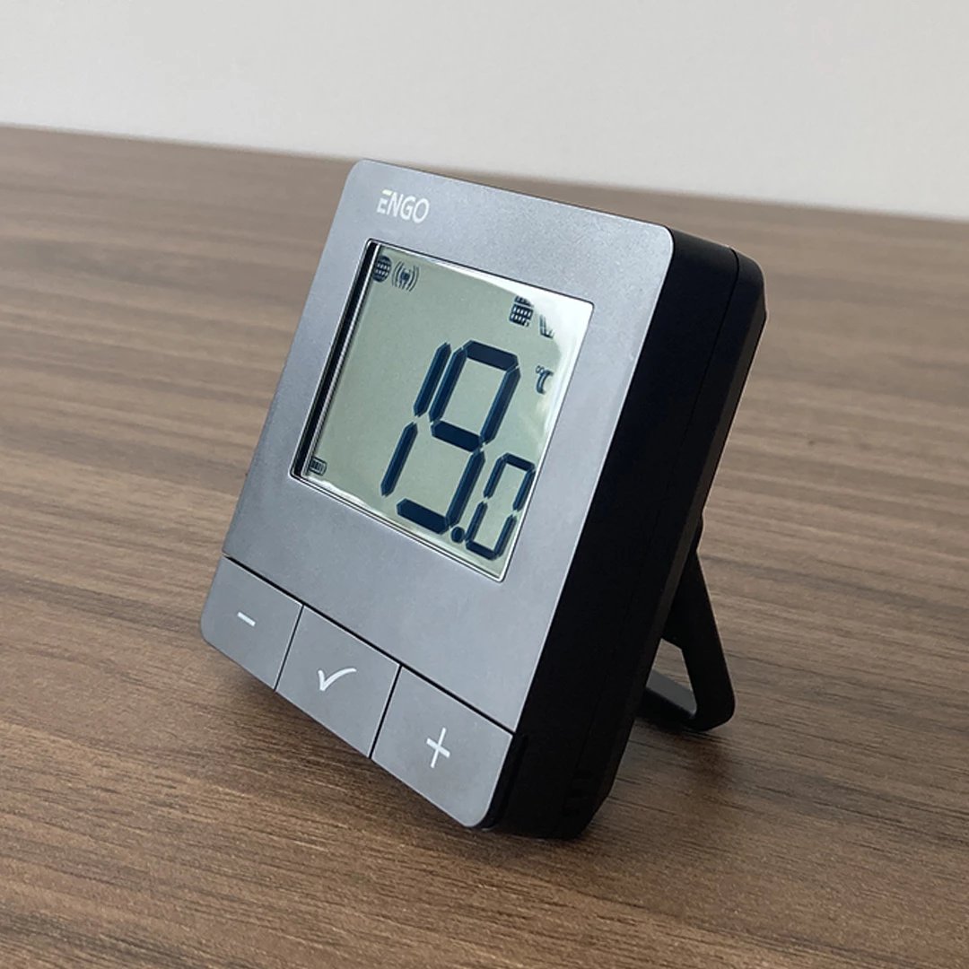 Termostat qëndror ENGO E20iB me internet me WIFI e zezë