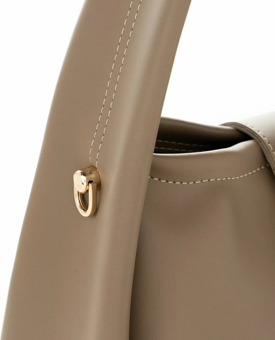 Çantë dore Vince Camuto, ngjyrë mink e errët, Turin