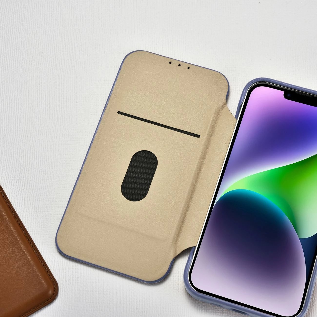 Mbështjellës lëkure iCarer CE Premium Folio për iPhone 14 Plus, MagSafe, Vjollcë e lehtë