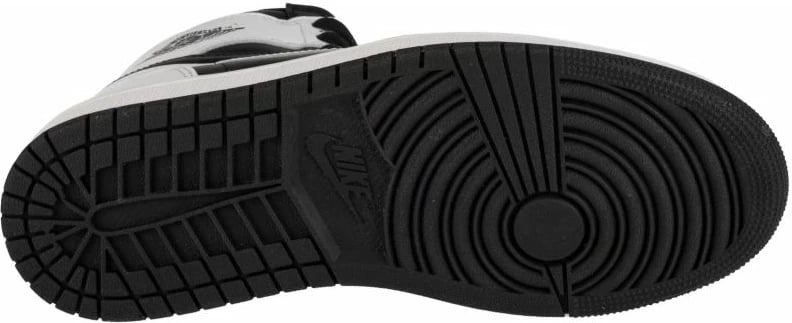 Atlete për meshkuj Nike Jordan, të bardha e të zeza